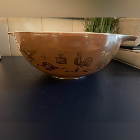 Pyrex Vintage Handled Large Bowl Early Americana 1970’s mid-century modern